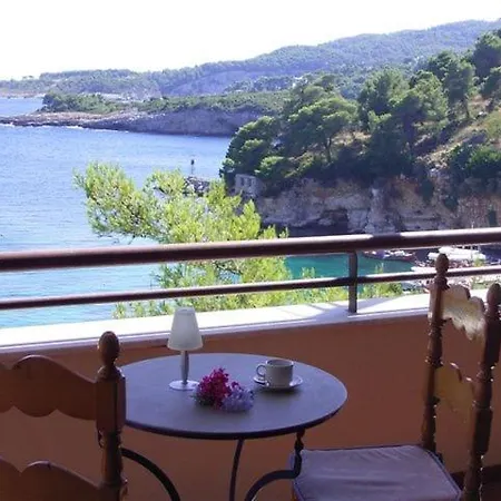Dolphin Votsi * Votsi (Alonnisos)